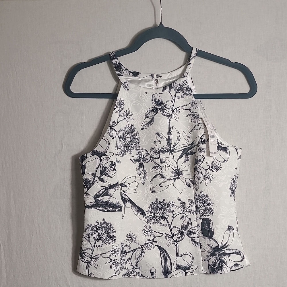 White House Black Market NWT Jacquard Floral Crop Top - Black and White Size 0